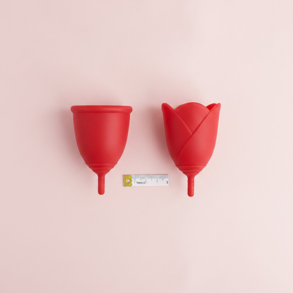 Menstrual Cup Size S or L: How to Decide If You're Between Two Sizes 3 Comparativa visual de talla S y L de copa menstrual Sileu